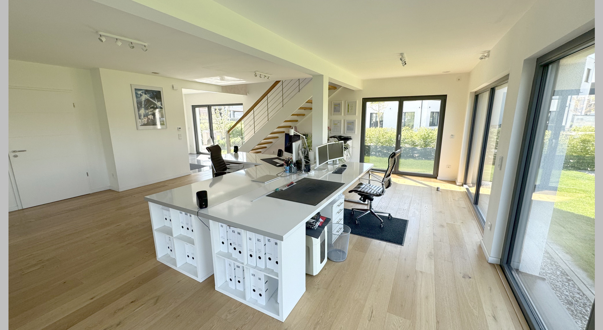 Büro EG