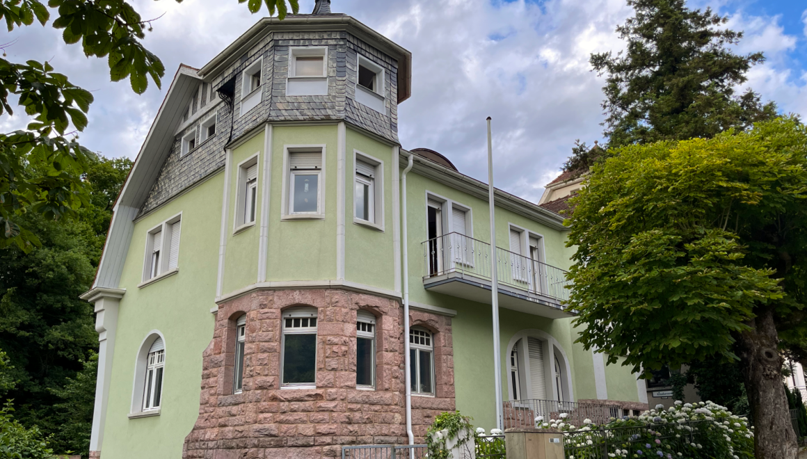 Gebäudeansicht Straße